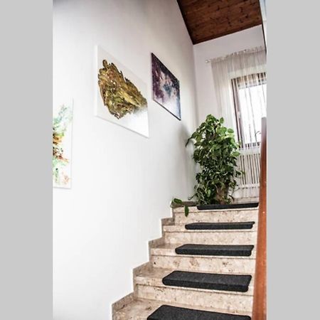 Apartment Pouringraz Fuer Kunst- Und Tennisliebhaber Bagian luar foto