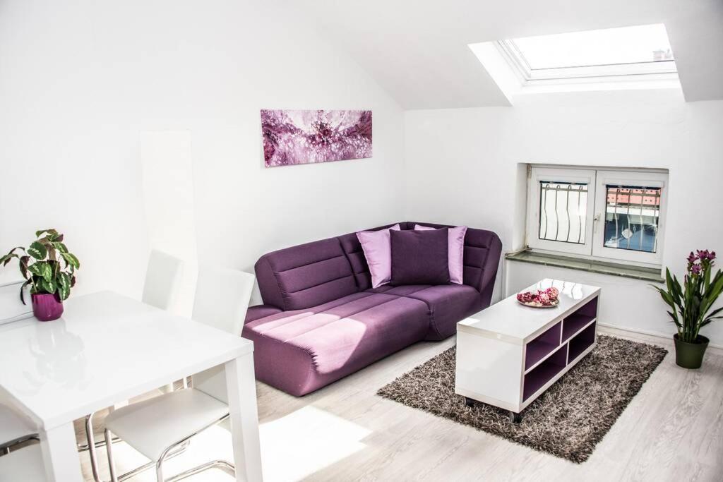 Apartment Pouringraz Fuer Kunst- Und Tennisliebhaber Bagian luar foto