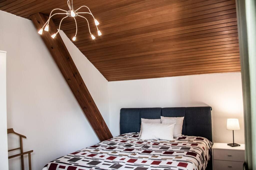 Apartment Pouringraz Fuer Kunst- Und Tennisliebhaber Bagian luar foto