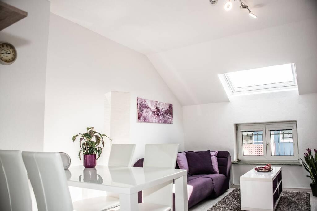Apartment Pouringraz Fuer Kunst- Und Tennisliebhaber Bagian luar foto