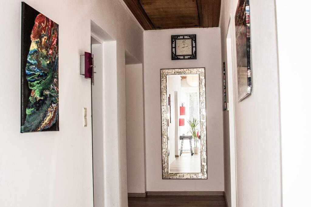 Apartment Pouringraz Fuer Kunst- Und Tennisliebhaber Bagian luar foto