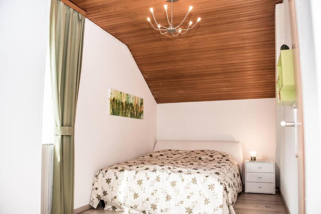 Apartment Pouringraz Fuer Kunst- Und Tennisliebhaber Bagian luar foto
