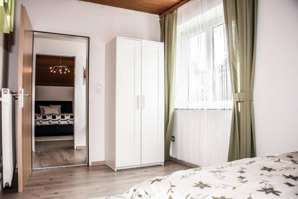 Apartment Pouringraz Fuer Kunst- Und Tennisliebhaber Bagian luar foto