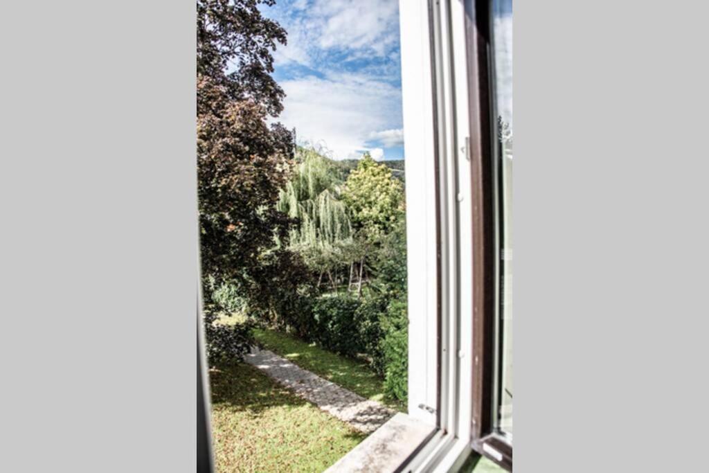 Apartment Pouringraz Fuer Kunst- Und Tennisliebhaber Bagian luar foto