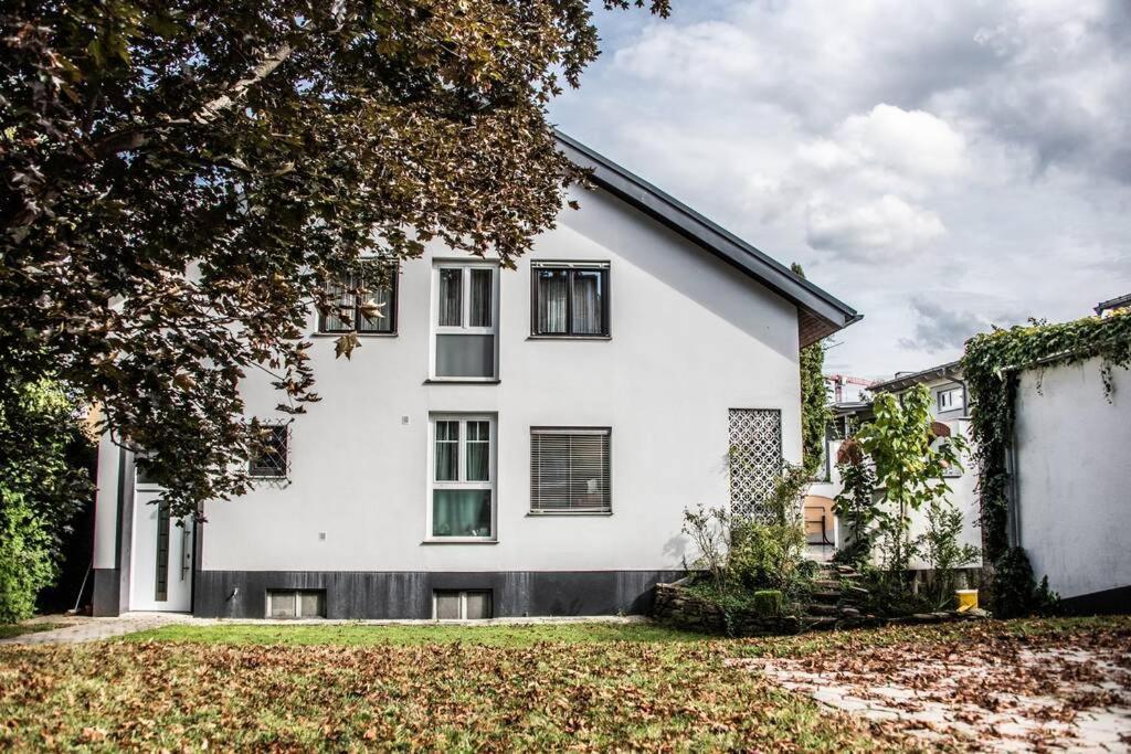 Apartment Pouringraz Fuer Kunst- Und Tennisliebhaber Bagian luar foto