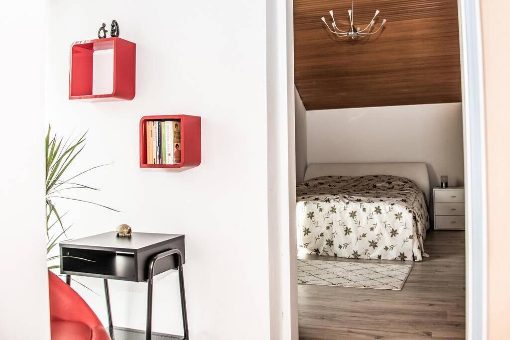 Apartment Pouringraz Fuer Kunst- Und Tennisliebhaber Bagian luar foto