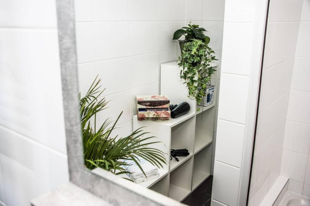 Apartment Pouringraz Fuer Kunst- Und Tennisliebhaber Bagian luar foto