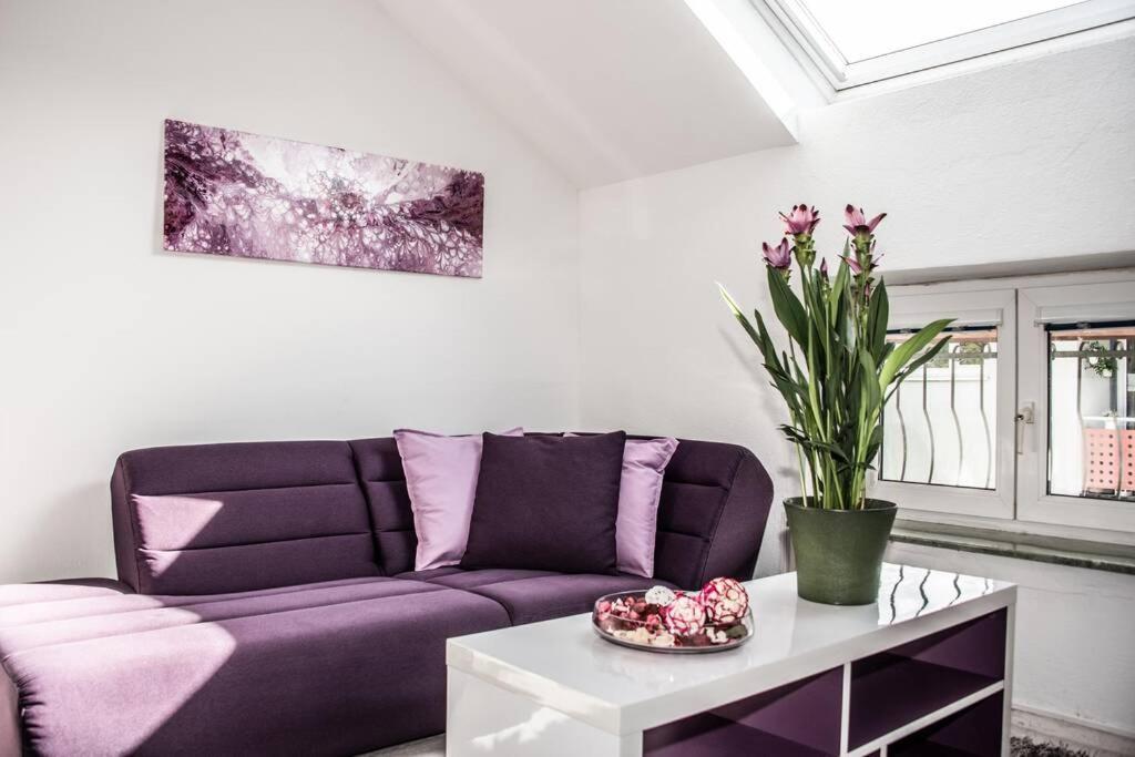 Apartment Pouringraz Fuer Kunst- Und Tennisliebhaber Bagian luar foto